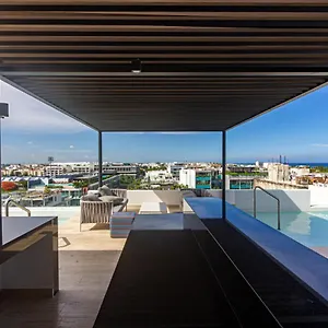 https://studio-luxueux-agama-playa-del-carmen.quintano-roohotels.com